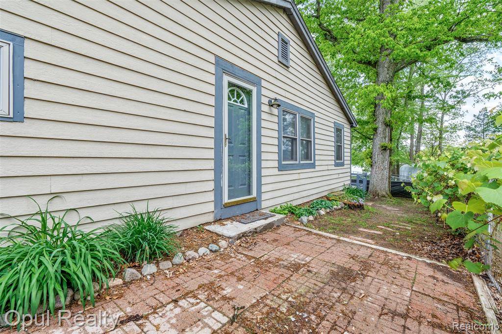 Pinckney, MI 48169,11134 PATTERSON LAKE Drive