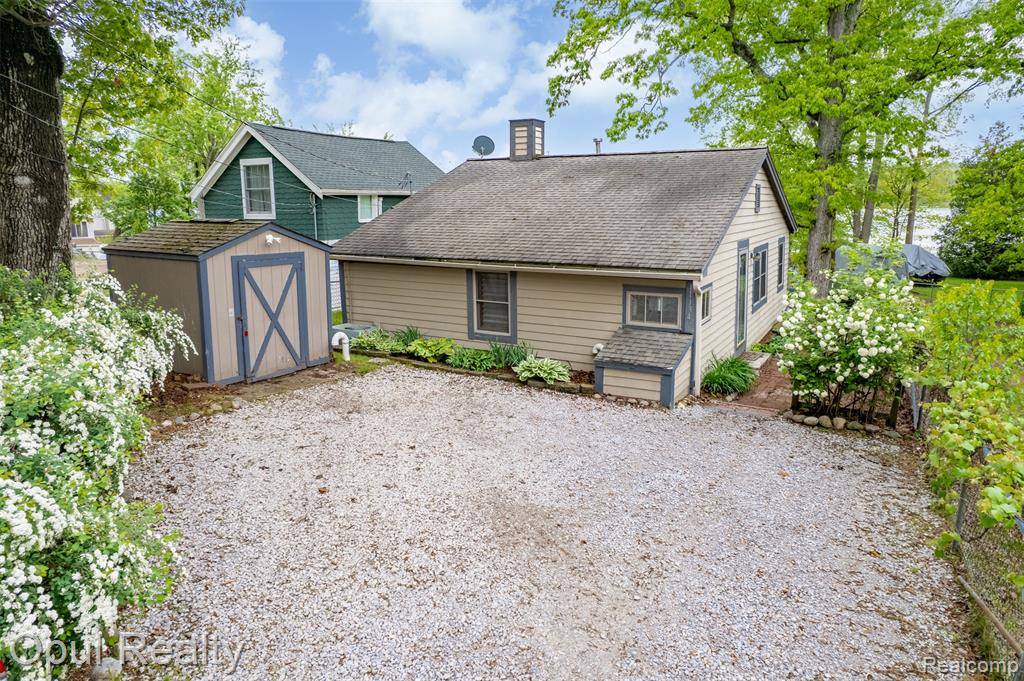 Pinckney, MI 48169,11134 PATTERSON LAKE Drive