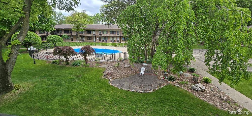 Waterford, MI 48328,995 N CASS LAKE Road