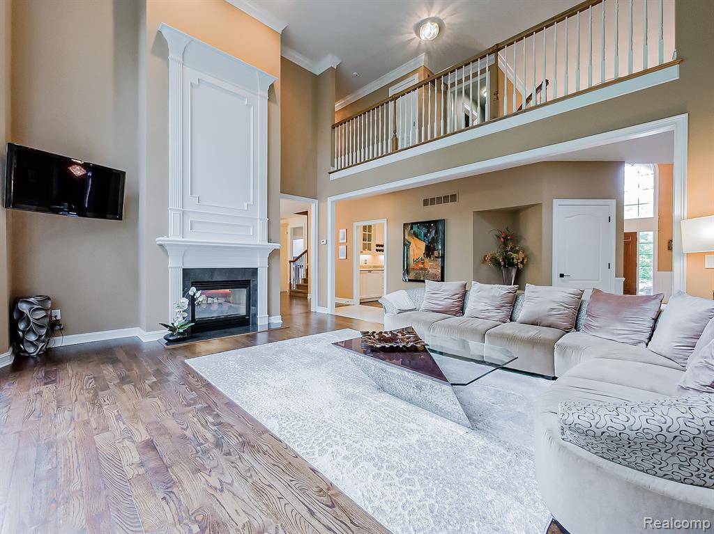 West Bloomfield, MI 48323,4575 FOREST EDGE Lane