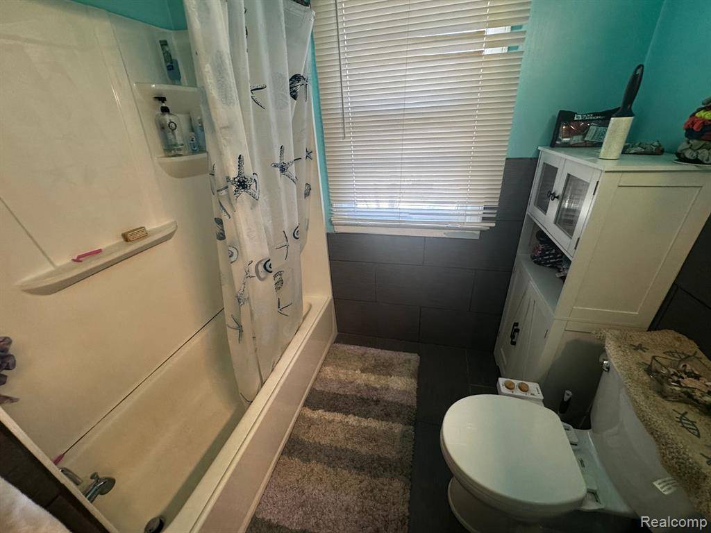 Mount Morris, MI 48458,563 WALNUT Street