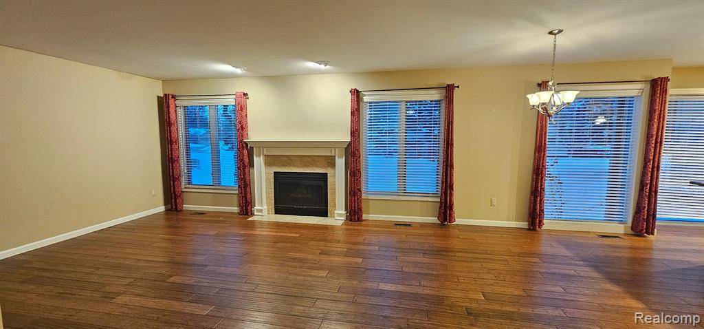 Farmington Hills, MI 48331,33785 VISTA DR Drive