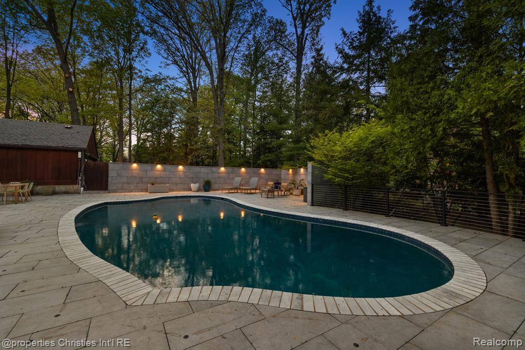 Bloomfield Hills, MI 48301,7371 Lindenmere Drive