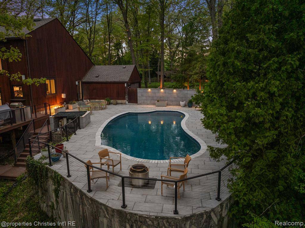 Bloomfield Hills, MI 48301,7371 Lindenmere Drive