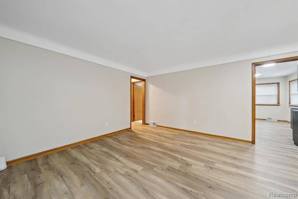 Dearborn Heights, MI 48127,8356 GLENGARY Street