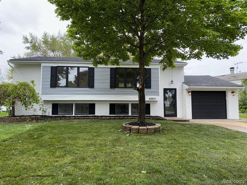 Sterling Heights, MI 48313,42811 WILMINGTON Drive