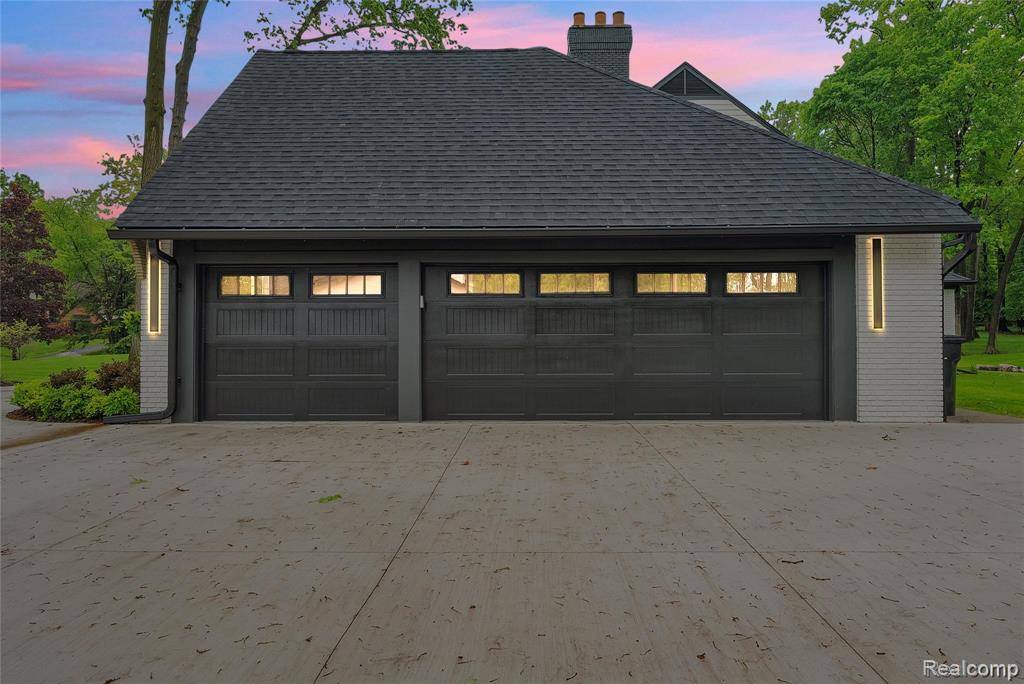 Bloomfield Hills, MI 48304,163 MANORWOOD Drive