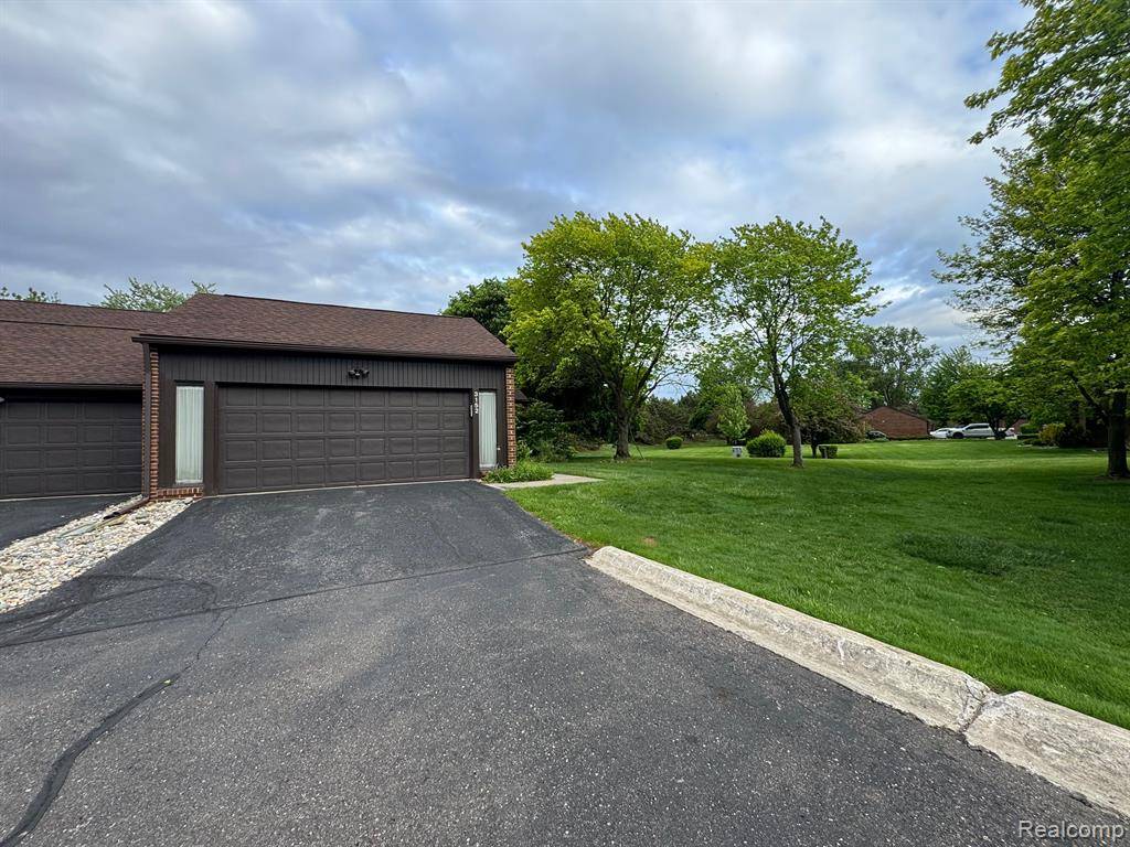 Dearborn, MI 48120,3152 LINDENWOOD Drive