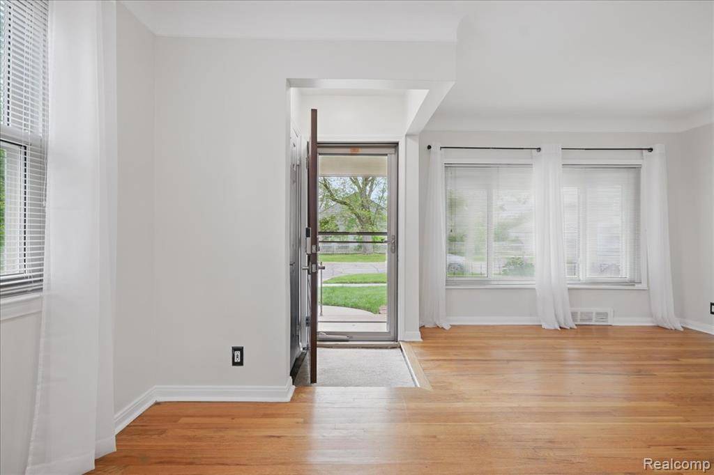 Royal Oak, MI 48073,4412 COOPER Avenue