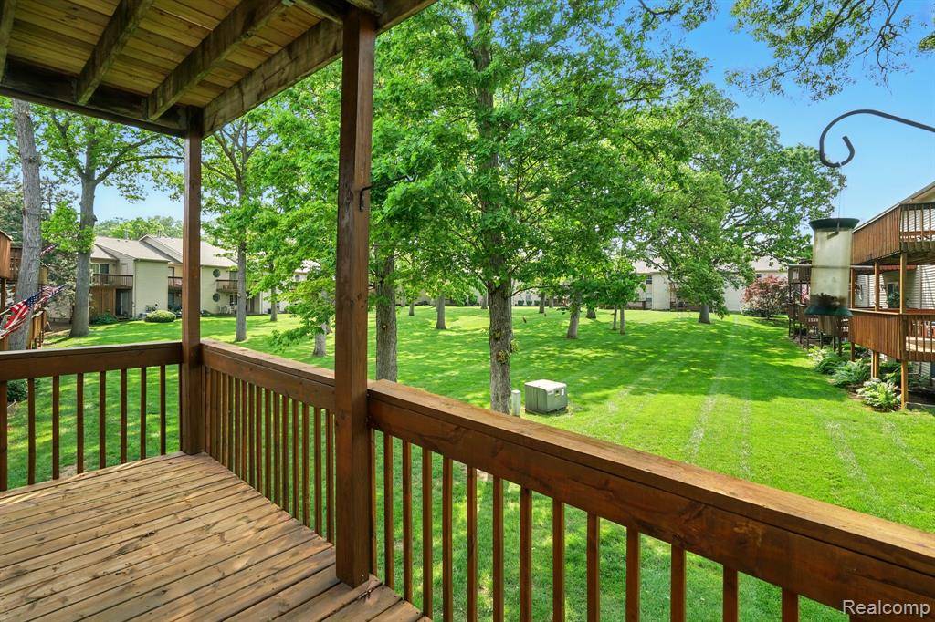 Waterford, MI 48329,4977 OAK HILL Drive
