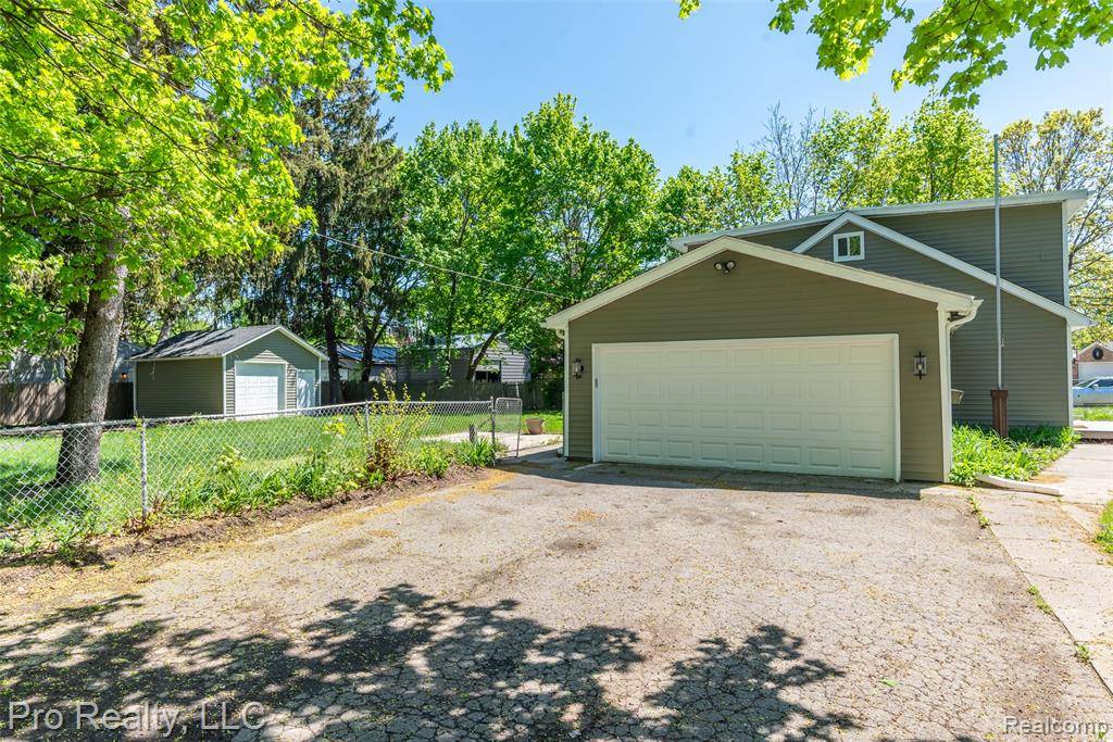 Waterford, MI 48329,2750 LANSDOWNE Road