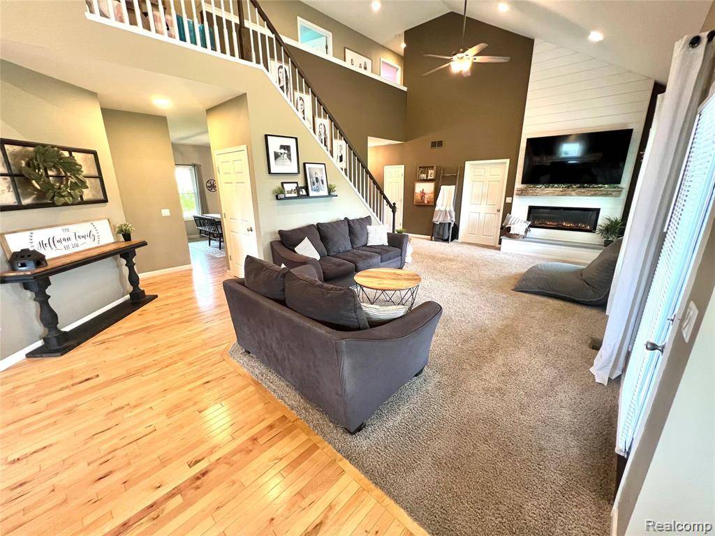 Oxford, MI 48371,163 PERSIMMON Drive