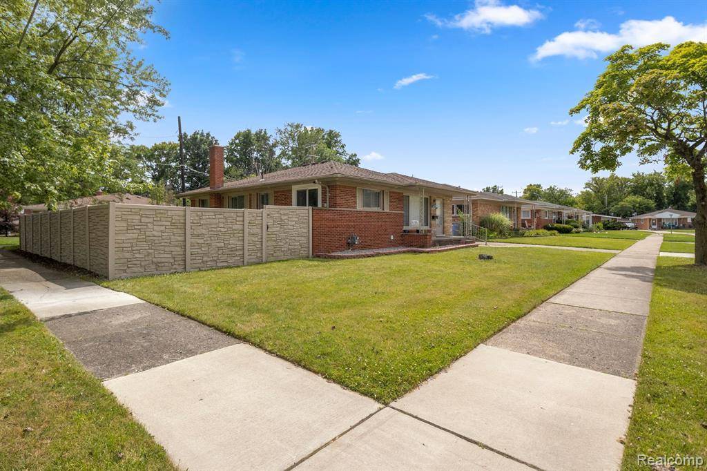 Dearborn Heights, MI 48127,8043 KINMORE Street