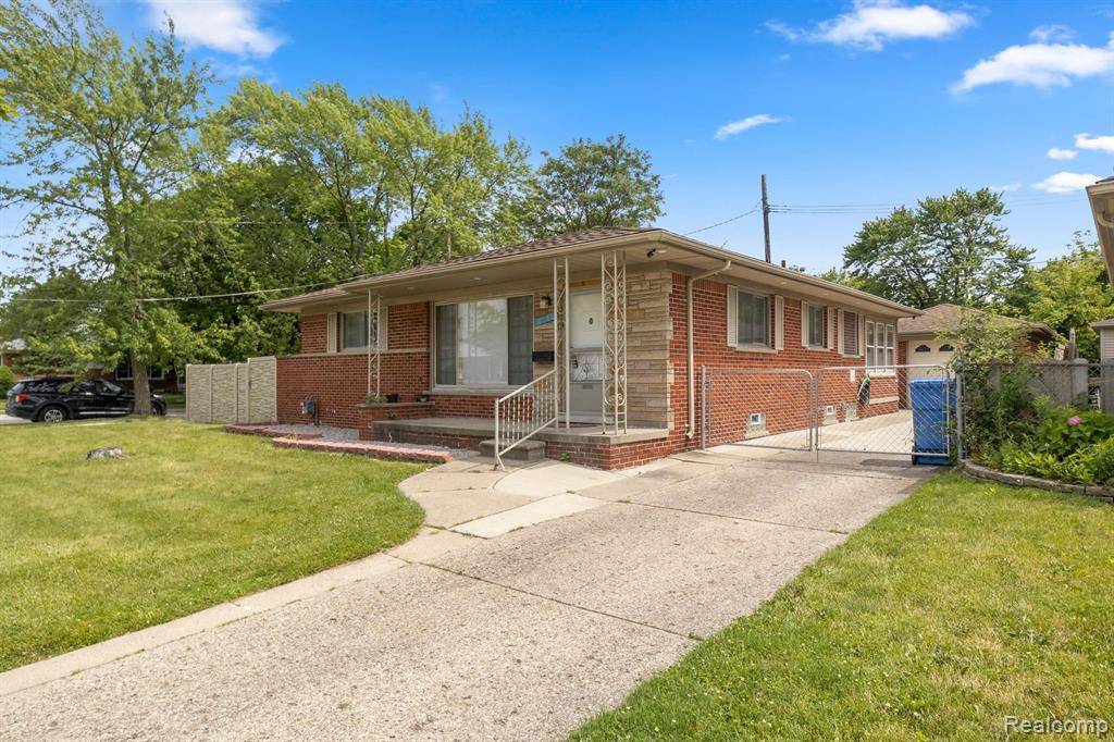 Dearborn Heights, MI 48127,8043 KINMORE Street