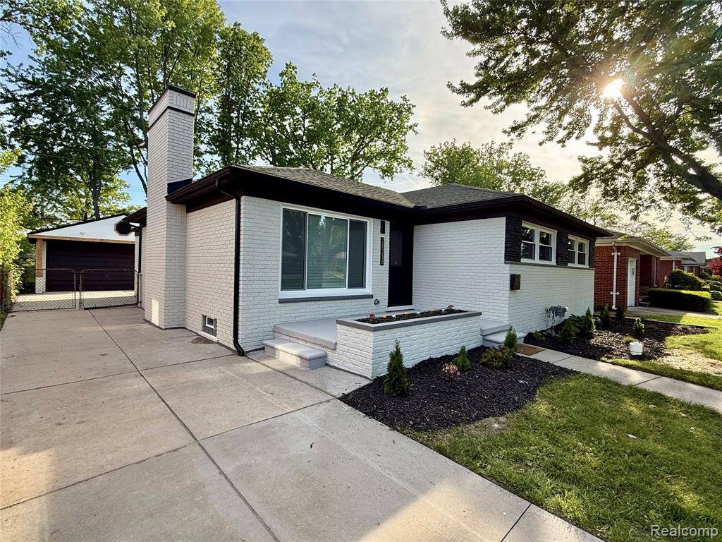 Saint Clair Shores, MI 48080,20218 CHALON Street
