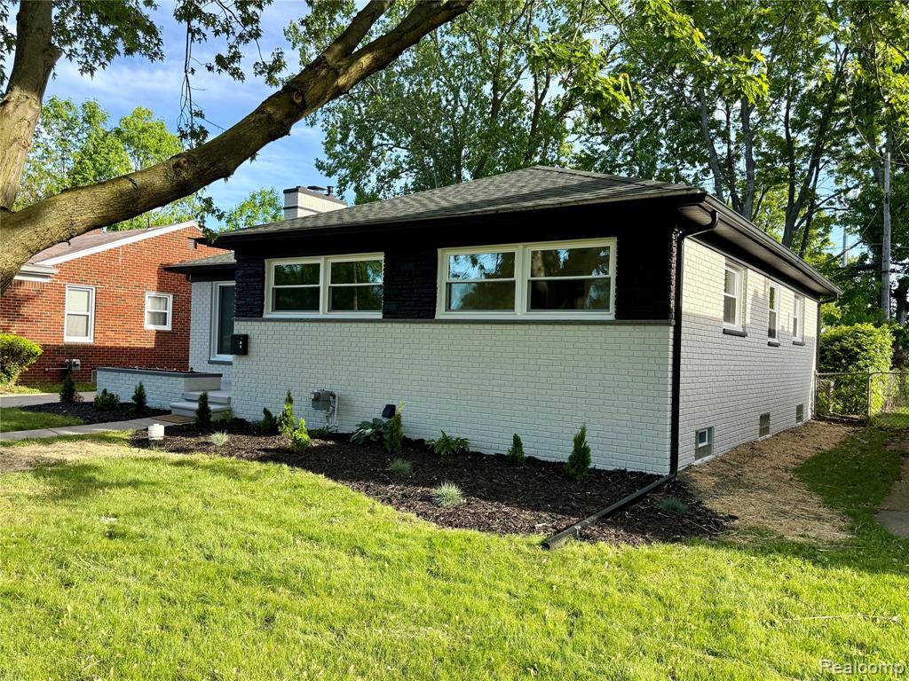 Saint Clair Shores, MI 48080,20218 CHALON Street