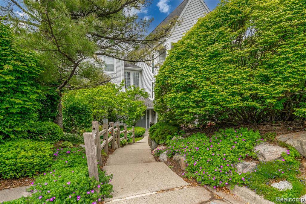 Waterford, MI 48328,3553 Port Cove Drive