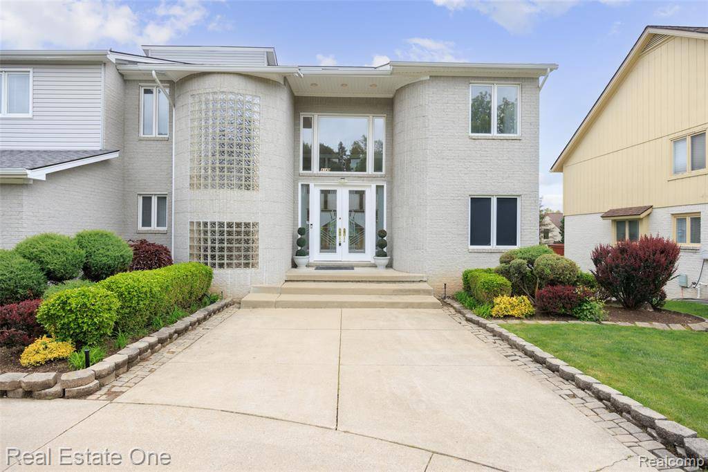 West Bloomfield, MI 48323,4149 Marlwood Drive