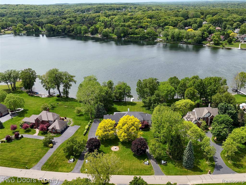 Clarkston, MI 48348,532 Shrewsbury Drive