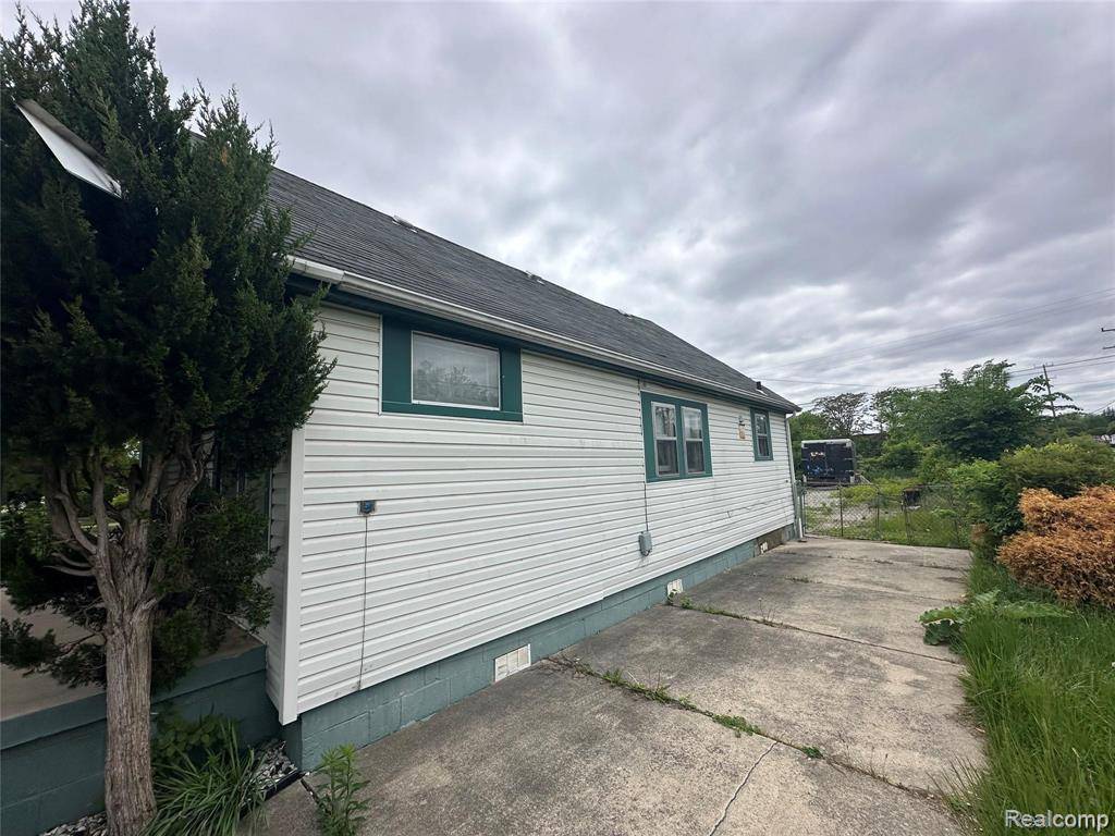 Inkster, MI 48141,3512 Hickory Street