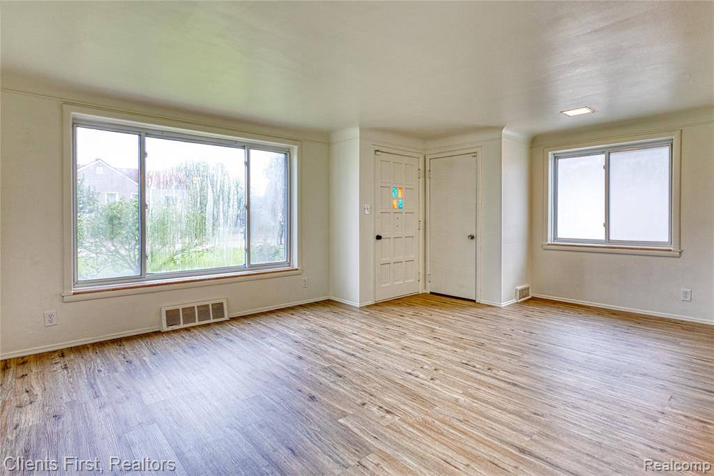 Westland, MI,35207 Webster Street