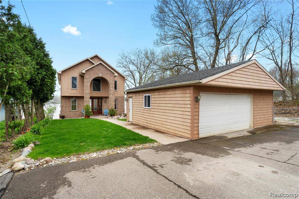 Davisburg, MI 48350,11589 EMBER