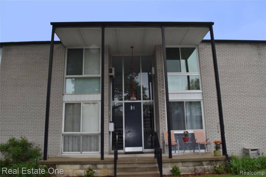 Royal Oak, MI 48073,4030 W 13 Mile Road