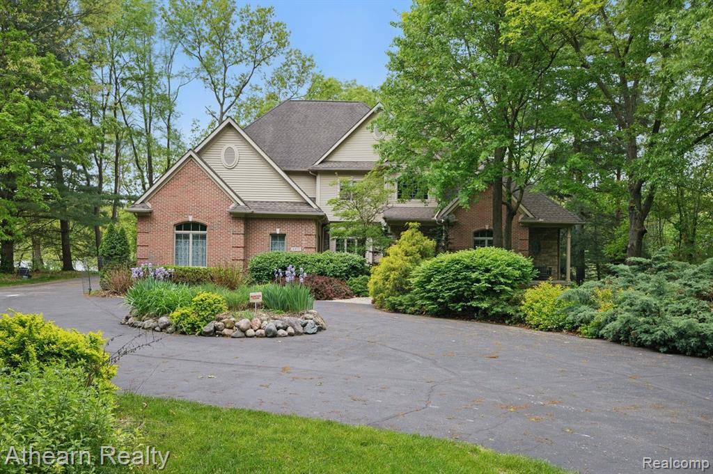 Fenton, MI 48430,8373 Riverwalk Drive