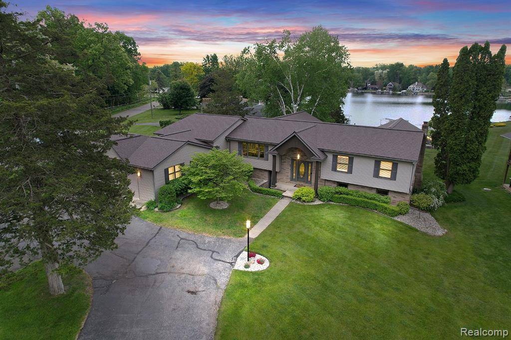 Pinckney, MI 48169,11404 Cedar Bend Drive