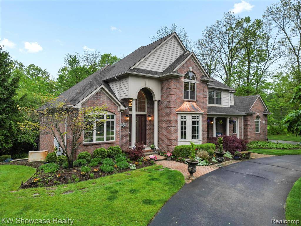 Bloomfield Hills, MI 48302,320 N BERKSHIRE Road