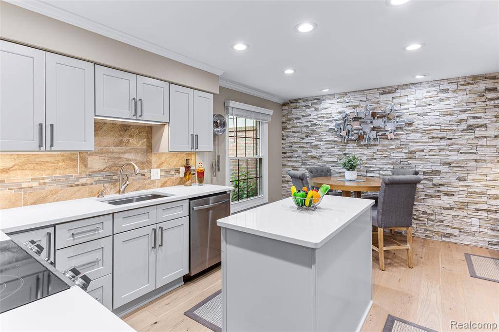 Brighton, MI 48116,4544 Golf View Drive