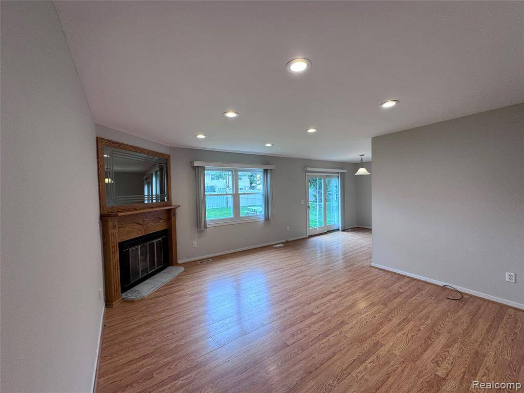 Novi, MI,24849 Highlands Drive