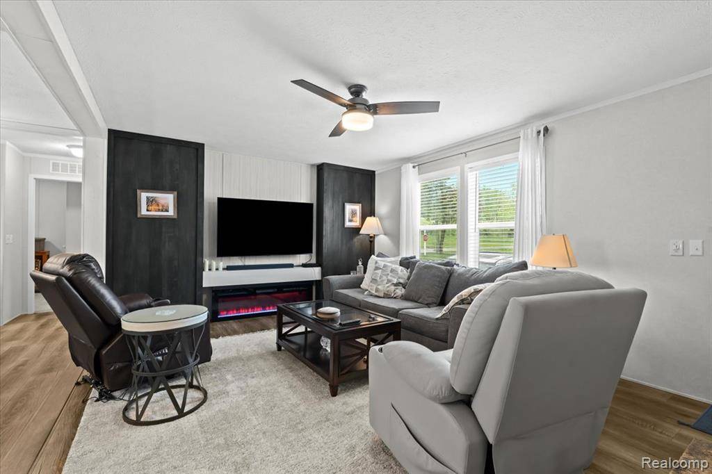 Highland, MI,21 Pine