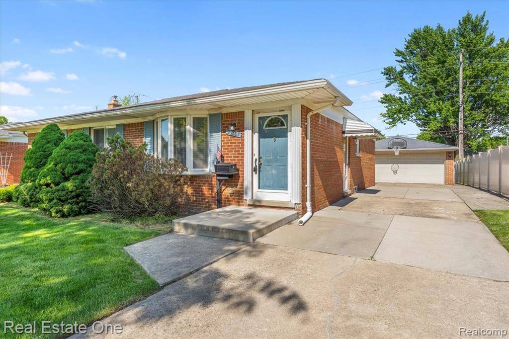 Woodhaven, MI 48183,23707 E Fairway Drive