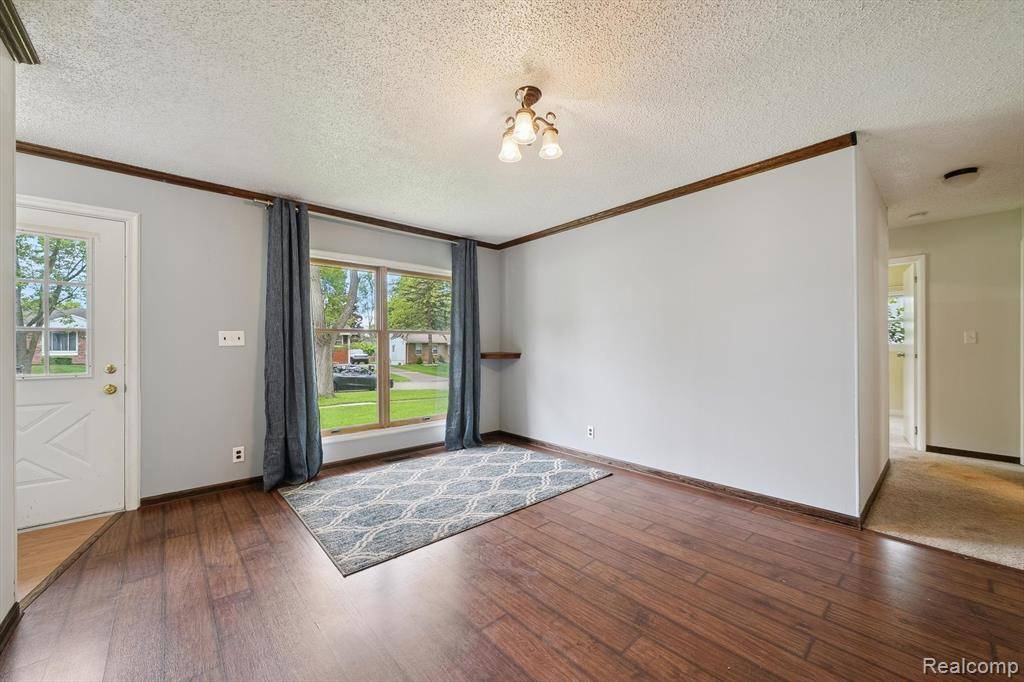 South Lyon, MI 48178,341 LYON Boulevard