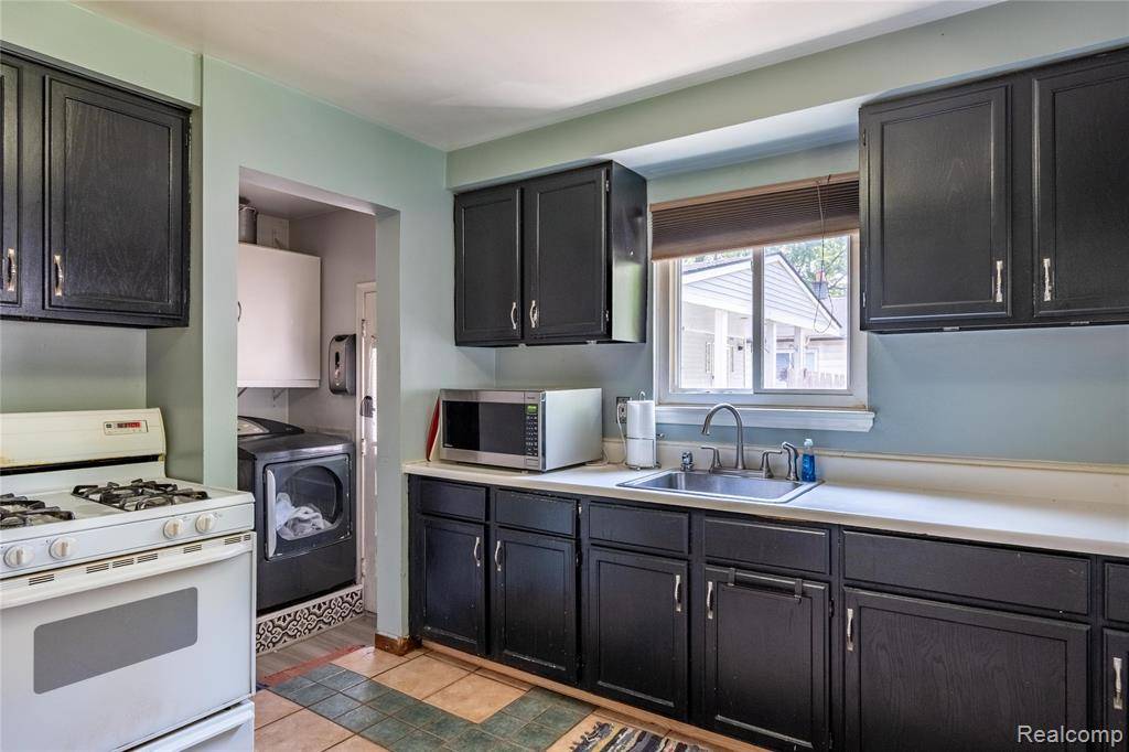 Flat Rock, MI 48125,5633 Detroit Street