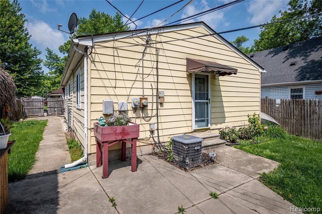 Flat Rock, MI 48125,5633 Detroit Street