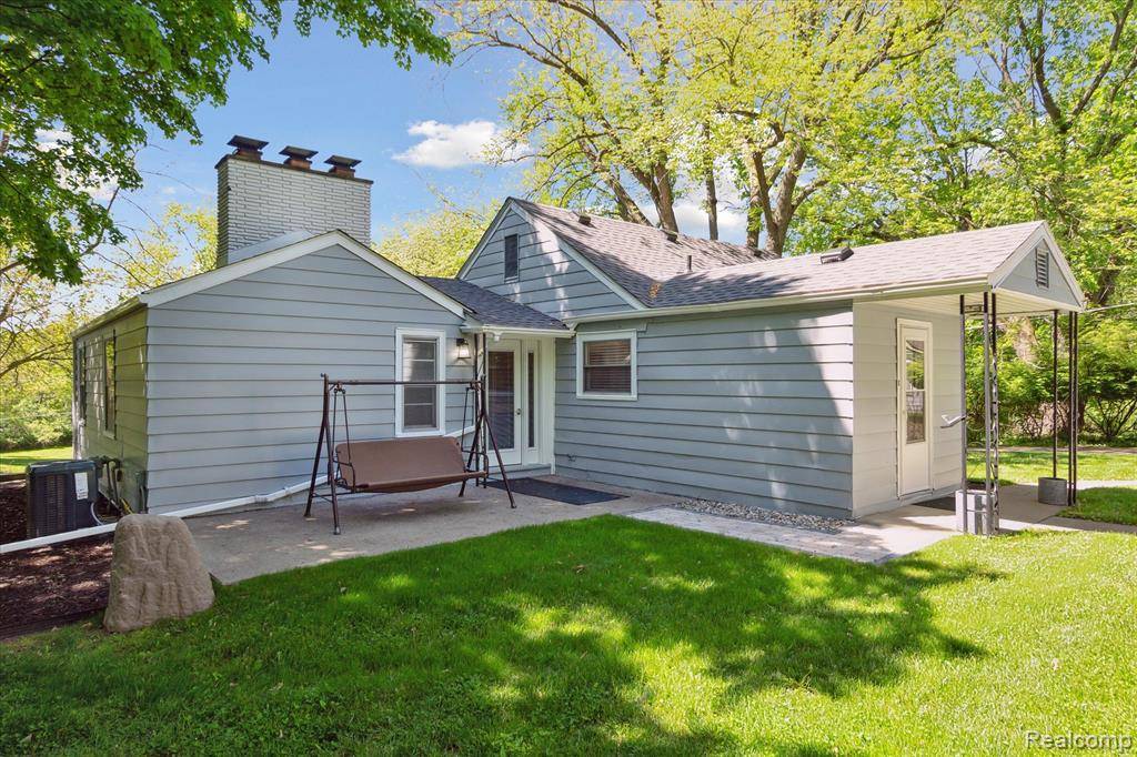Farmington, MI 48336,32590 W Eleven Mile Rd