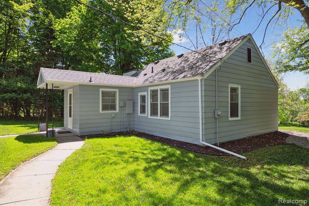 Farmington, MI 48336,32590 W Eleven Mile Rd