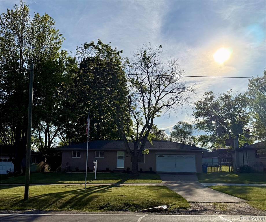 Waterford, MI 48327,1903 Crescent Lake Road