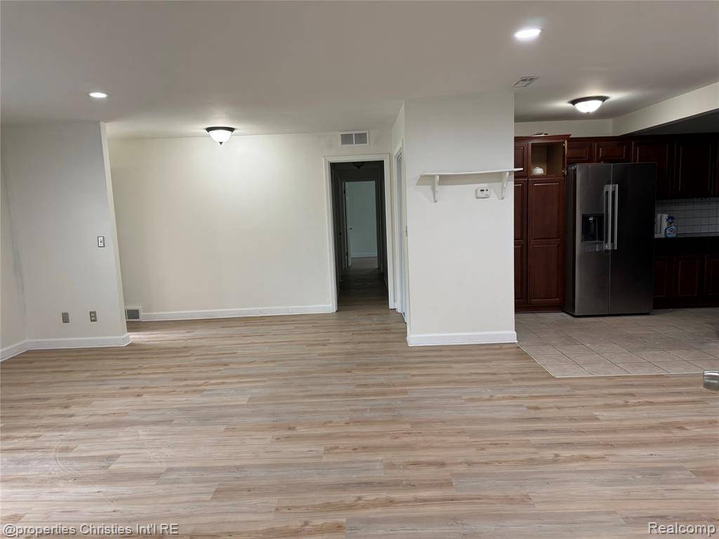 West Bloomfield, MI,4935 W Maple Road
