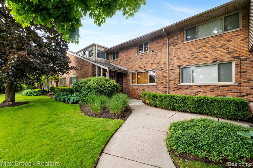 Birmingham, MI 48009,971 N Old Woodward Avenue