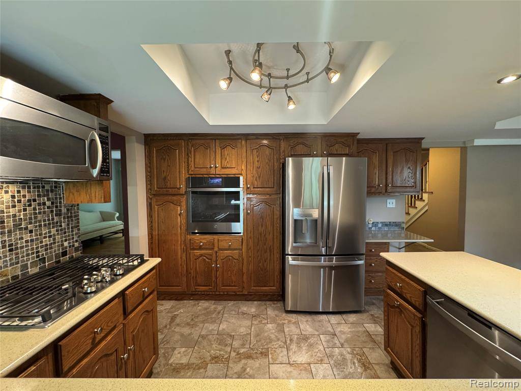 Clinton Twp, MI 48036,37298 Robindale Court