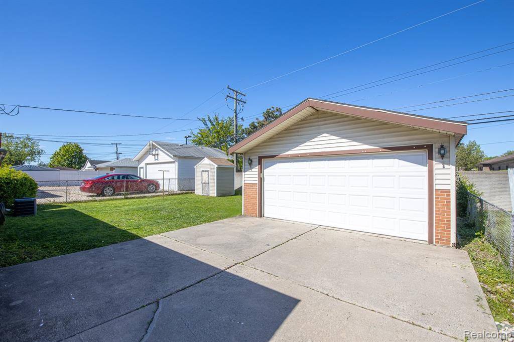 Roseville, MI 48066,25883 Collingwood Street