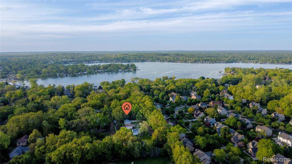 Commerce Twp, MI 48382,2600 EDGEMERE Street