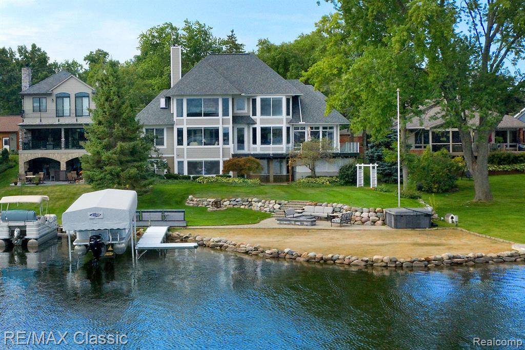 Wolverine Lake, MI 48390,826 Wolverine Drive