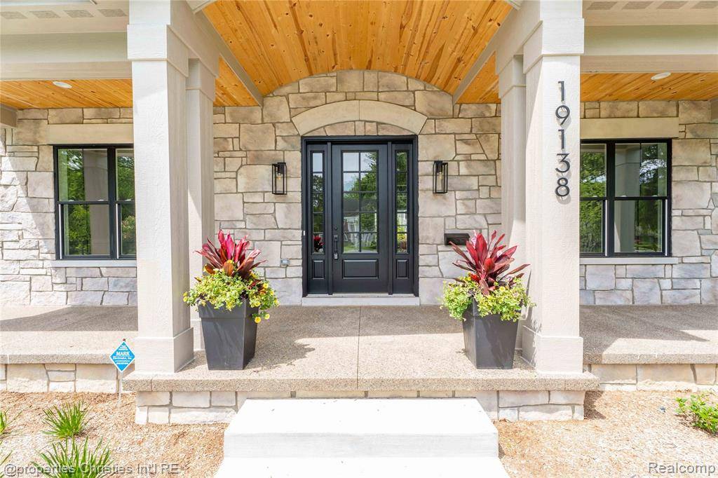 Beverly Hills, MI 48025,19138 Riverside Drive