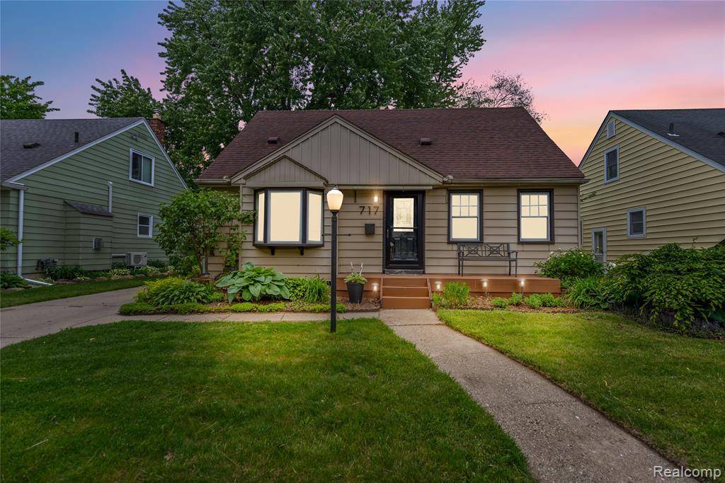 Royal Oak, MI 48067,717 N Vermont Avenue