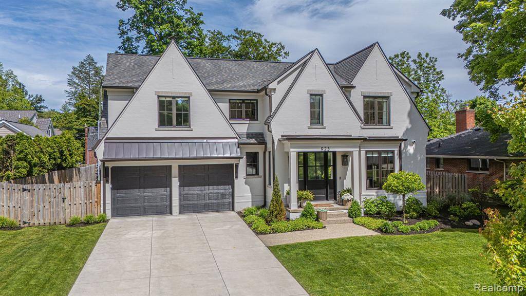 Birmingham, MI 48009,923 S Glenhurst Drive