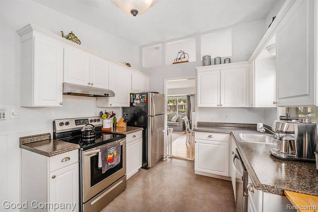 Farmington, MI 48336,31667 Folkstone Drive